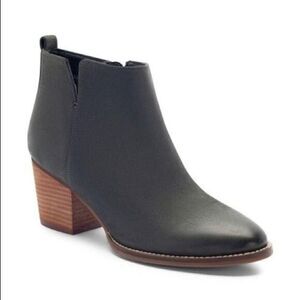 Blondo Norma waterproof booties in black‎ suede